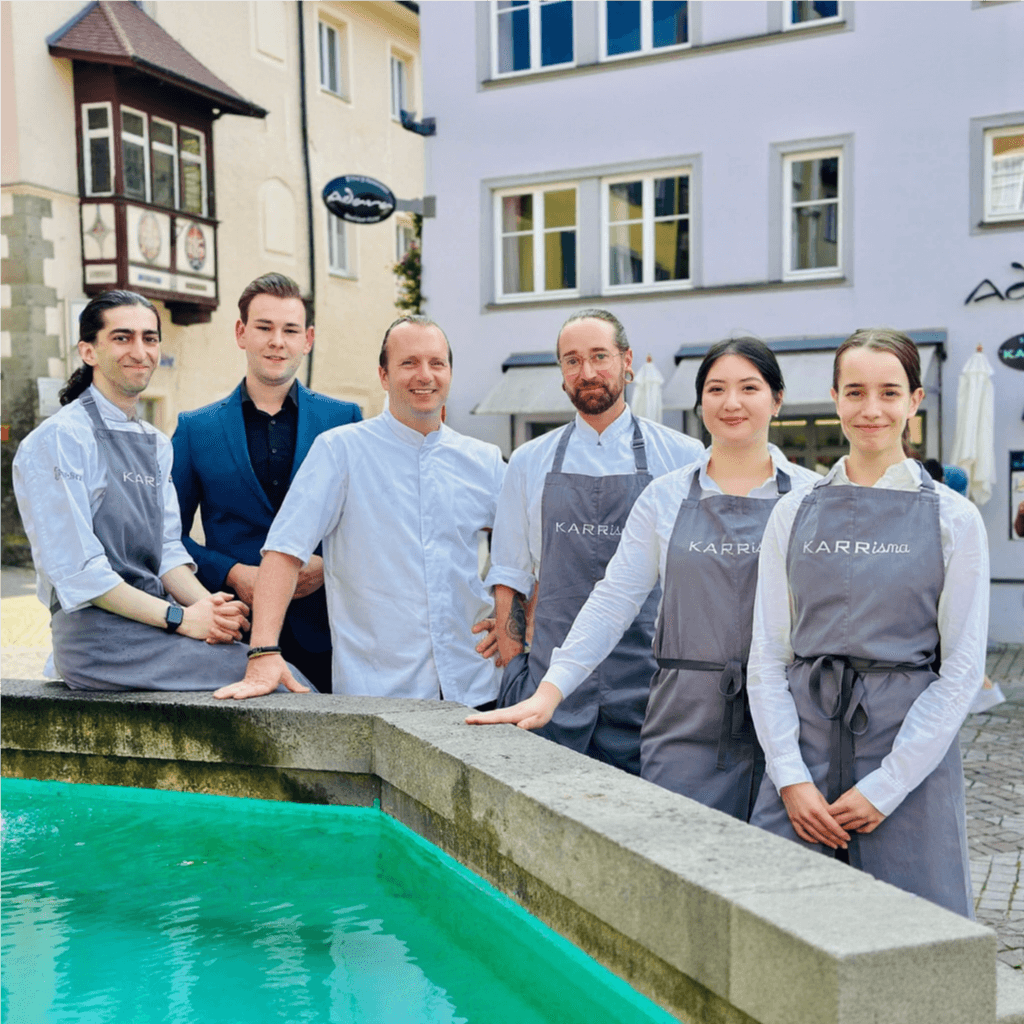 Das KARRisma Team bei der Arbeit – kreative Köpfe hinter der Michelin-Stern-Küche auf der Lindauer Insel.